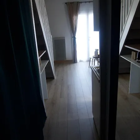 T1 Bis Duplex 400m Apartment