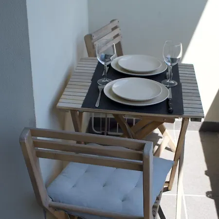 T1 Bis Duplex 400m Apartment